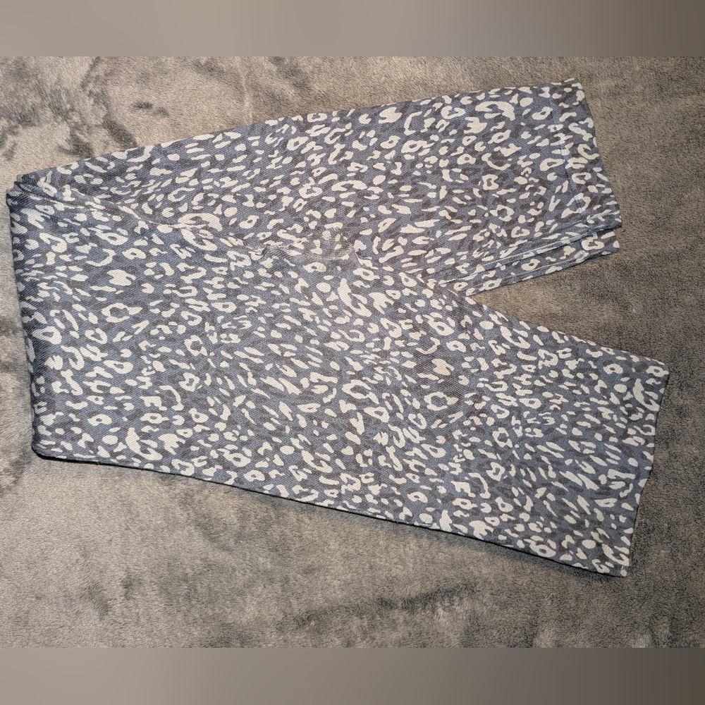 SPANX Gray & White Leopard Print Leggings - Picture 1 of 7
